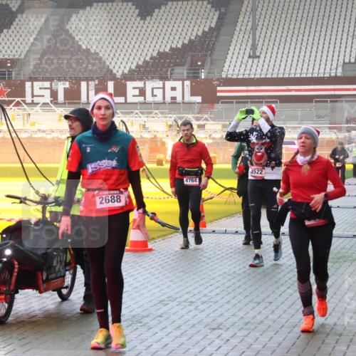 07.12.2025 - St. Pauli X-Mass-Run No. 15 Luisa Fischer http://msf.ph/oto/9385696 07.12.2025 10:18:12 Ziel 2688, 4764, 3522, 1161, 1162, 1963, 2663, 2688, 2725, 2952, 3804, 4114, 4127, 4227, 4339, 4764 meine-sportfotos.de