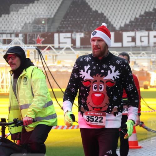 07.12.2025 - St. Pauli X-Mass-Run No. 15 Luisa Fischer http://msf.ph/oto/9385746 07.12.2025 10:18:18 Ziel 70, 910, 18, 15, 3522, 64, 1161, 1162, 1963, 2663, 2688, 2725, 2952, 3804, 4127, 4227 meine-sportfotos.de