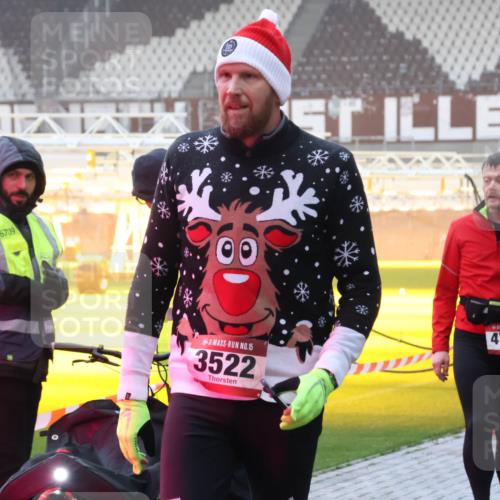 07.12.2025 - St. Pauli X-Mass-Run No. 15 Luisa Fischer http://msf.ph/oto/9385763 07.12.2025 10:18:19 Ziel 6709, 15, 3522, 4764, 1161, 1162, 1963, 2663, 2688, 2725, 2952, 3804, 4127, 4227 meine-sportfotos.de