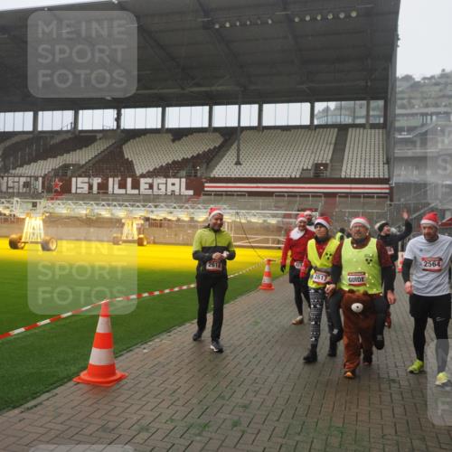07.12.2025 - St. Pauli X-Mass-Run No. 15 Fabian Wolf http://msf.ph/oto/9385779 07.12.2025 10:14:40 Ziel 1158, 2564, 2617, 2618, 2864, 3481, 3565, 4508 meine-sportfotos.de