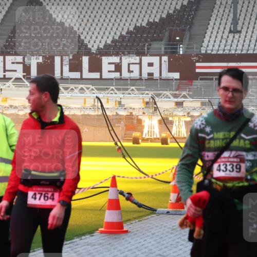 07.12.2025 - St. Pauli X-Mass-Run No. 15 Luisa Fischer http://msf.ph/oto/9385781 07.12.2025 10:18:22 Ziel 1910, 4764, 4339, 2663, 1161, 1162, 1963, 2663, 2725, 2952, 3804, 4127, 4227 meine-sportfotos.de