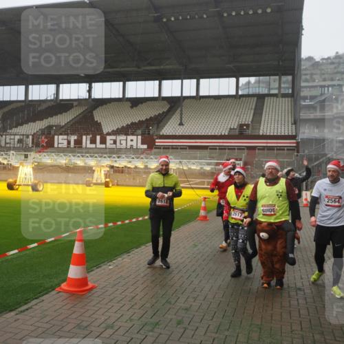 07.12.2025 - St. Pauli X-Mass-Run No. 15 Fabian Wolf http://msf.ph/oto/9385783 07.12.2025 10:14:41 Ziel 1158, 2564, 2617, 2618, 2864, 3481, 3565, 4508 meine-sportfotos.de