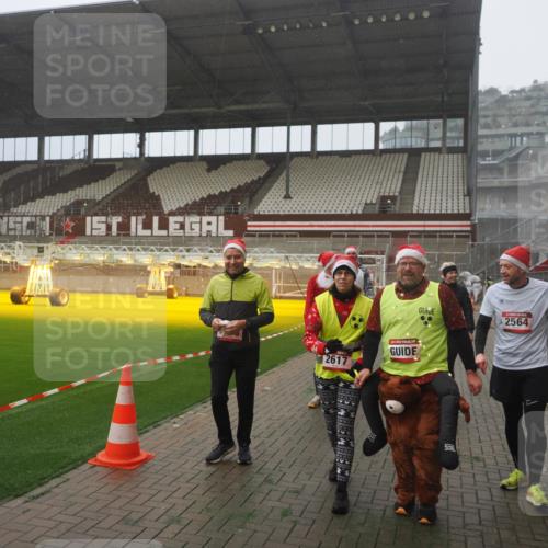 07.12.2025 - St. Pauli X-Mass-Run No. 15 Fabian Wolf http://msf.ph/oto/9385800 07.12.2025 10:14:42 Ziel 1158, 2564, 2617, 2618, 2864, 3481, 3565, 4508 meine-sportfotos.de