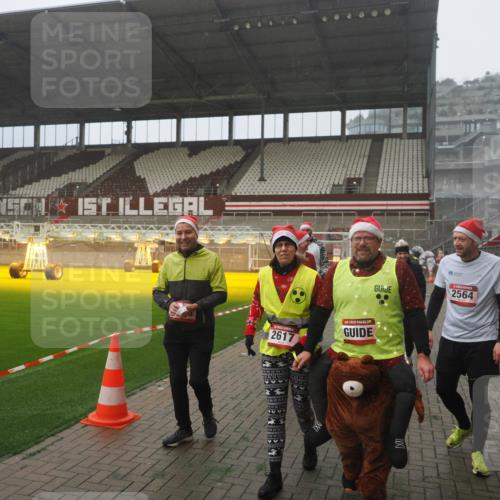 07.12.2025 - St. Pauli X-Mass-Run No. 15 Fabian Wolf http://msf.ph/oto/9385809 07.12.2025 10:14:42 Ziel 1158, 2564, 2617, 2618, 2864, 3481, 3565, 4508 meine-sportfotos.de