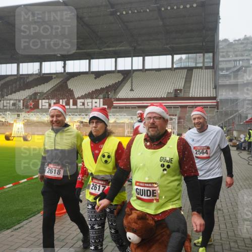 07.12.2025 - St. Pauli X-Mass-Run No. 15 Fabian Wolf http://msf.ph/oto/9385826 07.12.2025 10:14:43 Ziel 2564, 2617, 2618, 2864, 3481, 3565, 4508 meine-sportfotos.de