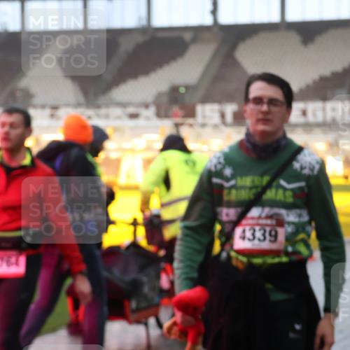 07.12.2025 - St. Pauli X-Mass-Run No. 15 Luisa Fischer http://msf.ph/oto/9385843 07.12.2025 10:18:25 Ziel 4764, 4339, 1161, 1162, 1963, 2663, 2952, 3606, 3608, 3804, 4127, 4227 meine-sportfotos.de