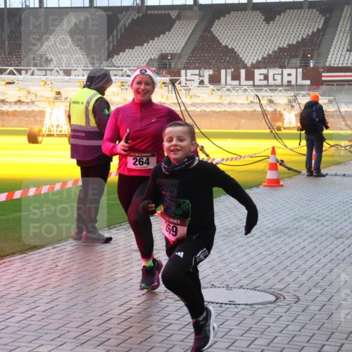 07.12.2025 - St. Pauli X-Mass-Run No. 15 Luisa Fischer http://msf.ph/oto/9385918 07.12.2025 10:18:56 Ziel 15, 264, 377, 15, 69, 3520, 243, 264, 269, 721, 1034, 1607, 1671, 2049, 2152, 2631, 2925, 3520, 3606, 3608, 3862, 4521, 4522, 4524, 4540, 4547 meine-sportfotos.de