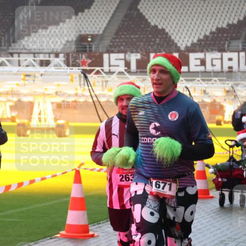07.12.2025 - St. Pauli X-Mass-Run No. 15 Luisa Fischer http://msf.ph/oto/9385966 07.12.2025 10:19:08 Ziel 263, 671, 243, 264, 269, 721, 1034, 1607, 1671, 2049, 2152, 2631, 2925, 3520, 3606, 3608, 3862, 3975, 3976, 4331, 4521, 4522, 4524, 4540, 4547 meine-sportfotos.de