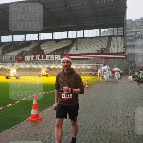 07.12.2025 - St. Pauli X-Mass-Run No. 15 Fabian Wolf http://msf.ph/oto/9385967 07.12.2025 10:14:51 Ziel 1363, 1867, 1869, 1873, 3481, 3565, 4001, 4004 meine-sportfotos.de