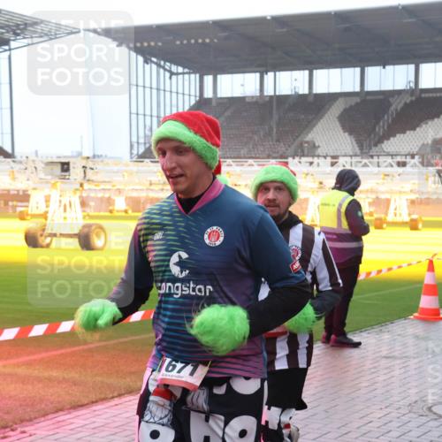 07.12.2025 - St. Pauli X-Mass-Run No. 15 Luisa Fischer http://msf.ph/oto/9386004 07.12.2025 10:19:09 Ziel 1910, 671, 243, 264, 269, 721, 1034, 1607, 1671, 2049, 2152, 2631, 2925, 3520, 3606, 3608, 3862, 3975, 3976, 4331, 4498, 4521, 4522, 4524, 4540, 4547 meine-sportfotos.de