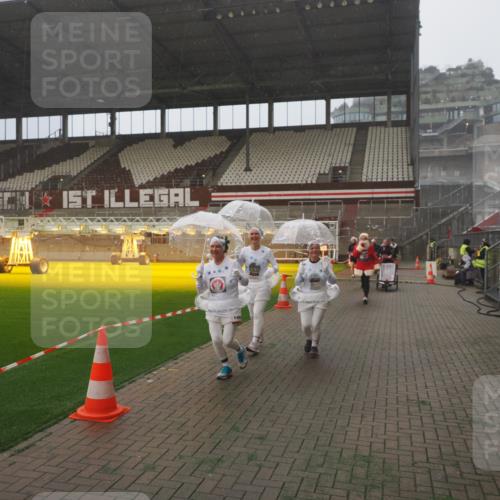 07.12.2025 - St. Pauli X-Mass-Run No. 15 Fabian Wolf http://msf.ph/oto/9386022 07.12.2025 10:14:56 Ziel 762, 1363, 1867, 1869, 1873, 2883, 2891, 3481, 4001, 4004 meine-sportfotos.de
