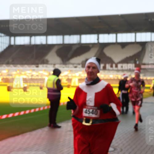 07.12.2025 - St. Pauli X-Mass-Run No. 15 Luisa Fischer http://msf.ph/oto/9386024 07.12.2025 10:19:14 Ziel 4540, 243, 264, 269, 721, 1034, 1607, 1671, 2049, 2152, 2631, 2925, 3455, 3520, 3724, 3862, 3975, 3976, 4330, 4331, 4436, 4437, 4438, 4473, 4475, 4498, 4521, 4522, 4524, 4540, 4547 meine-sportfotos.de