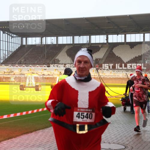 07.12.2025 - St. Pauli X-Mass-Run No. 15 Luisa Fischer http://msf.ph/oto/9386025 07.12.2025 10:19:14 Ziel 4540, 2049, 721, 243, 264, 269, 721, 1034, 1607, 1671, 2049, 2152, 2631, 2925, 3455, 3520, 3724, 3862, 3975, 3976, 4330, 4331, 4436, 4437, 4438, 4473, 4475, 4498, 4521, 4522, 4524, 4540, 4547 meine-sportfotos.de