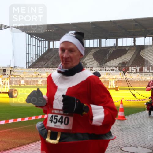 07.12.2025 - St. Pauli X-Mass-Run No. 15 Luisa Fischer http://msf.ph/oto/9386027 07.12.2025 10:19:15 Ziel 4540, 2049, 243, 264, 269, 721, 1034, 1607, 1671, 2049, 2152, 2631, 2925, 3455, 3520, 3724, 3862, 3975, 3976, 4330, 4331, 4436, 4437, 4438, 4473, 4475, 4498, 4521, 4522, 4524, 4540, 4547 meine-sportfotos.de