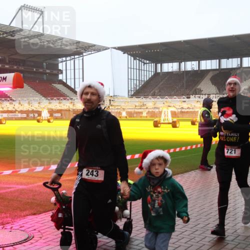 07.12.2025 - St. Pauli X-Mass-Run No. 15 Luisa Fischer http://msf.ph/oto/9386076 07.12.2025 10:19:19 Ziel 4, 243, 721, 243, 264, 269, 721, 1034, 1607, 1671, 2152, 2631, 2925, 3455, 3520, 3724, 3862, 3975, 3976, 4330, 4331, 4436, 4437, 4438, 4473, 4475, 4498, 4521, 4522, 4524, 4540, 4547 meine-sportfotos.de