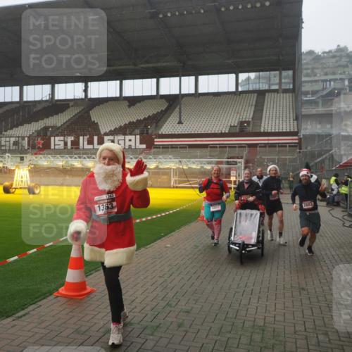 07.12.2025 - St. Pauli X-Mass-Run No. 15 Fabian Wolf http://msf.ph/oto/9386085 07.12.2025 10:15:01 Ziel 762, 1363, 1867, 1869, 1873, 2883, 2891, 3741, 4001, 4004 meine-sportfotos.de