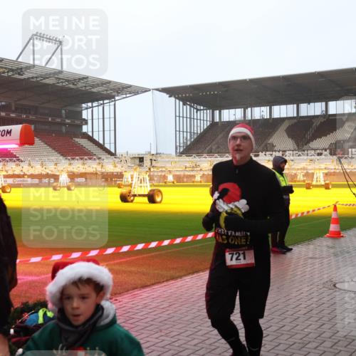 07.12.2025 - St. Pauli X-Mass-Run No. 15 Luisa Fischer http://msf.ph/oto/9386087 07.12.2025 10:19:20 Ziel 321, 243, 721, 243, 264, 269, 721, 1034, 1607, 1671, 2152, 2631, 2925, 3455, 3520, 3724, 3862, 3975, 3976, 4330, 4331, 4436, 4437, 4438, 4473, 4475, 4498, 4521, 4522, 4524, 4540, 4547 meine-sportfotos.de
