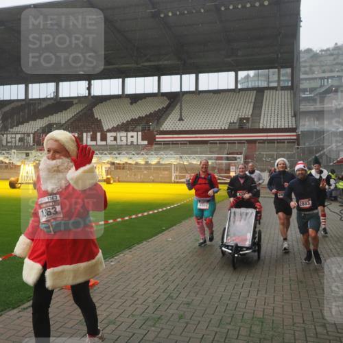 07.12.2025 - St. Pauli X-Mass-Run No. 15 Fabian Wolf http://msf.ph/oto/9386093 07.12.2025 10:15:01 Ziel 762, 1363, 1867, 1869, 1873, 2883, 2891, 3741, 4001, 4004 meine-sportfotos.de