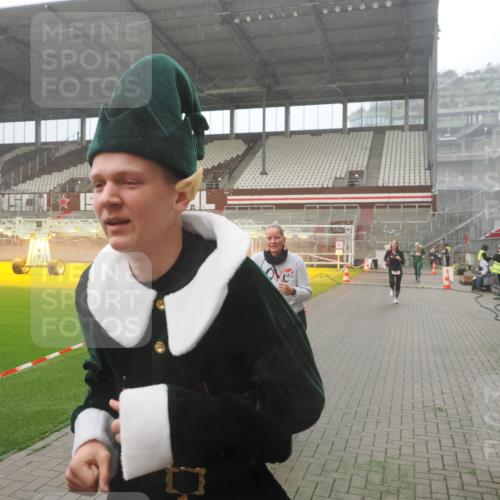 07.12.2025 - St. Pauli X-Mass-Run No. 15 Fabian Wolf http://msf.ph/oto/9386163 07.12.2025 10:15:05 Ziel 308, 762, 1363, 1867, 1869, 1873, 2666, 2667, 2668, 2883, 2891, 3741, 4001, 4004 meine-sportfotos.de