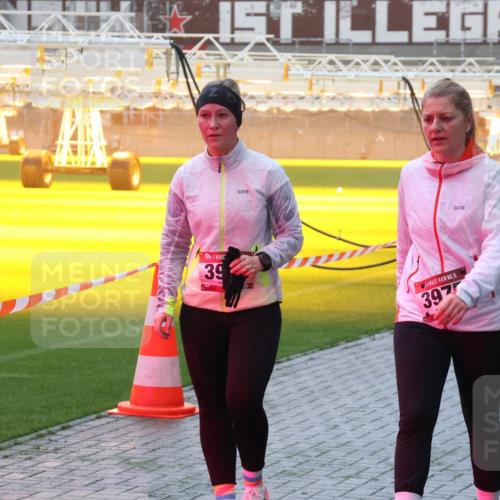 07.12.2025 - St. Pauli X-Mass-Run No. 15 Luisa Fischer http://msf.ph/oto/9386176 07.12.2025 10:19:27 Ziel 39, 15, 397, 243, 721, 1034, 1607, 1671, 2152, 2631, 2925, 3455, 3724, 3862, 3975, 3976, 4115, 4330, 4331, 4436, 4437, 4438, 4466, 4473, 4475, 4498, 4521, 4522, 4524, 4547 meine-sportfotos.de