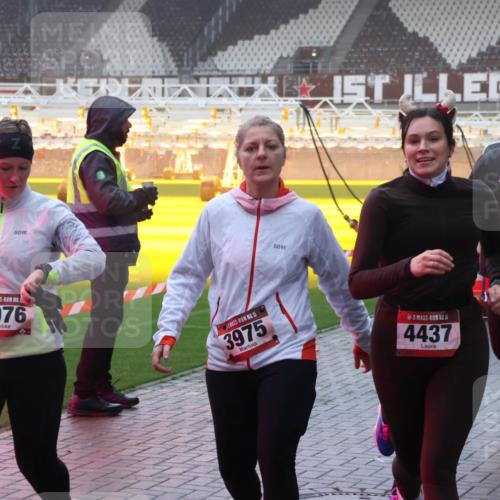 07.12.2025 - St. Pauli X-Mass-Run No. 15 Luisa Fischer http://msf.ph/oto/9386197 07.12.2025 10:19:30 Ziel 3976, 15, 3975, 5, 4437, 4436, 721, 1034, 1671, 2152, 2631, 2925, 3455, 3695, 3724, 3862, 3975, 3976, 4115, 4330, 4331, 4436, 4437, 4438, 4466, 4473, 4475, 4498, 4521, 4522, 4524, 4547 meine-sportfotos.de