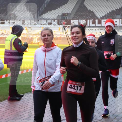 07.12.2025 - St. Pauli X-Mass-Run No. 15 Luisa Fischer http://msf.ph/oto/9386201 07.12.2025 10:19:30 Ziel 3976, 15, 30, 5, 4437, 721, 1034, 1671, 2152, 2631, 2925, 3455, 3695, 3724, 3862, 3975, 3976, 4115, 4330, 4331, 4436, 4437, 4438, 4466, 4473, 4475, 4498, 4521, 4522, 4524, 4547 meine-sportfotos.de