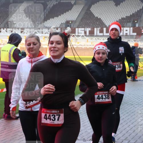 07.12.2025 - St. Pauli X-Mass-Run No. 15 Luisa Fischer http://msf.ph/oto/9386202 07.12.2025 10:19:30 Ziel 0, 15, 15, 4437, 15, 4438, 136, 6, 721, 1034, 1671, 2152, 2631, 2925, 3455, 3695, 3724, 3862, 3975, 3976, 4115, 4330, 4331, 4436, 4437, 4438, 4466, 4473, 4475, 4498, 4521, 4522, 4524, 4547 meine-sportfotos.de