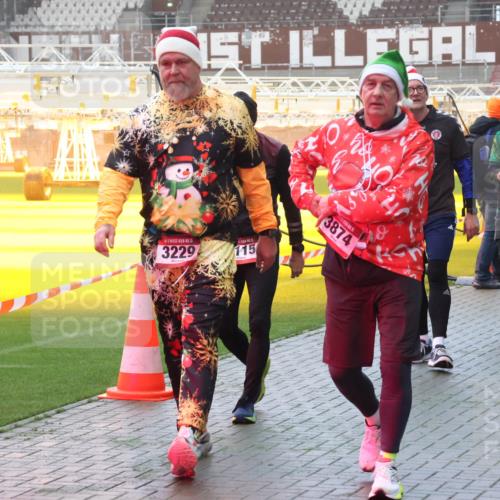 07.12.2025 - St. Pauli X-Mass-Run No. 15 Luisa Fischer http://msf.ph/oto/9386233 07.12.2025 10:19:45 Ziel 15, 3229, 115, 3874, 695, 658, 661, 2750, 3011, 3013, 3455, 3695, 3724, 3975, 3976, 4038, 4074, 4115, 4330, 4331, 4436, 4437, 4438, 4466, 4473, 4475, 4498 meine-sportfotos.de