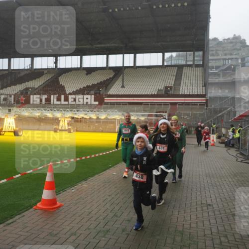 07.12.2025 - St. Pauli X-Mass-Run No. 15 Fabian Wolf http://msf.ph/oto/9386235 07.12.2025 10:15:18 Ziel 308, 431, 436, 438, 1180, 1183, 1885, 2666, 2667, 2668, 3103, 3741, 4494, 4536 meine-sportfotos.de