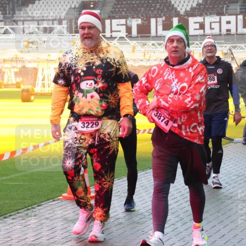 07.12.2025 - St. Pauli X-Mass-Run No. 15 Luisa Fischer http://msf.ph/oto/9386240 07.12.2025 10:19:45 Ziel 15, 3229, 3874, 98, 36, 658, 661, 2750, 3011, 3013, 3455, 3695, 3724, 3975, 3976, 4038, 4074, 4115, 4330, 4331, 4436, 4437, 4438, 4466, 4473, 4475, 4498 meine-sportfotos.de