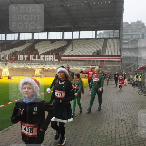 07.12.2025 - St. Pauli X-Mass-Run No. 15 Fabian Wolf http://msf.ph/oto/9386250 07.12.2025 10:15:18 Ziel 308, 431, 436, 438, 1180, 1183, 1885, 2666, 2667, 2668, 3103, 3741, 4494, 4536 meine-sportfotos.de