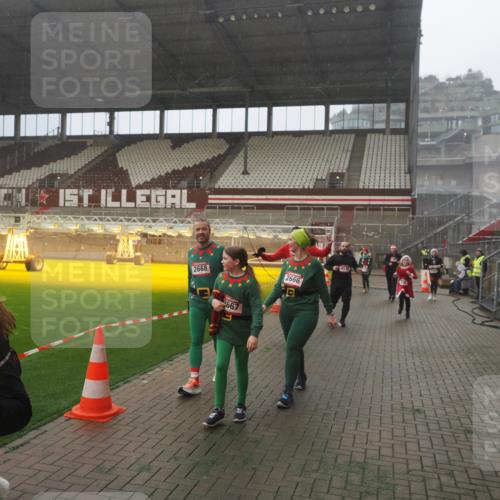 07.12.2025 - St. Pauli X-Mass-Run No. 15 Fabian Wolf http://msf.ph/oto/9386254 07.12.2025 10:15:19 Ziel 308, 431, 436, 438, 1180, 1183, 1885, 2666, 2667, 2668, 3103, 4494, 4536 meine-sportfotos.de