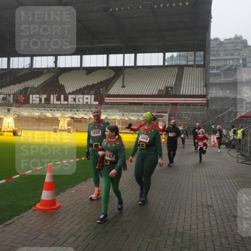07.12.2025 - St. Pauli X-Mass-Run No. 15 Fabian Wolf http://msf.ph/oto/9386258 07.12.2025 10:15:19 Ziel 308, 431, 436, 438, 1180, 1183, 1885, 2666, 2667, 2668, 3103, 4494, 4536 meine-sportfotos.de