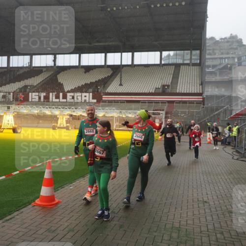 07.12.2025 - St. Pauli X-Mass-Run No. 15 Fabian Wolf http://msf.ph/oto/9386262 07.12.2025 10:15:19 Ziel 308, 431, 436, 438, 1180, 1183, 1885, 2666, 2667, 2668, 3103, 4494, 4536 meine-sportfotos.de
