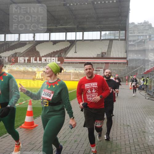 07.12.2025 - St. Pauli X-Mass-Run No. 15 Fabian Wolf http://msf.ph/oto/9386299 07.12.2025 10:15:21 Ziel 308, 431, 436, 438, 1180, 1183, 1885, 2666, 2667, 2668, 3103, 4494, 4536 meine-sportfotos.de