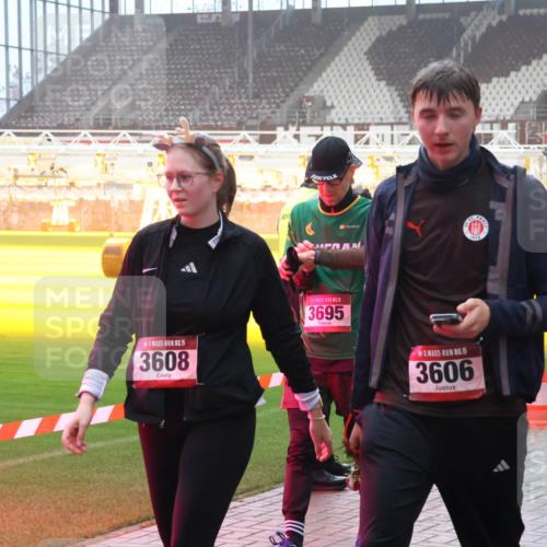 07.12.2025 - St. Pauli X-Mass-Run No. 15 Luisa Fischer http://msf.ph/oto/9386309 07.12.2025 10:19:53 Ziel 15, 3608, 15, 3695, 15, 3606, 658, 661, 2750, 3011, 3013, 3455, 3695, 3724, 3975, 3976, 4038, 4074, 4115, 4330, 4331, 4436, 4437, 4438, 4466, 4473, 4475, 4498 meine-sportfotos.de