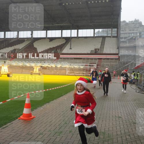 07.12.2025 - St. Pauli X-Mass-Run No. 15 Fabian Wolf http://msf.ph/oto/9386330 07.12.2025 10:15:23 Ziel 431, 436, 438, 1180, 1183, 1885, 2666, 2667, 2668, 3103, 4494, 4536 meine-sportfotos.de
