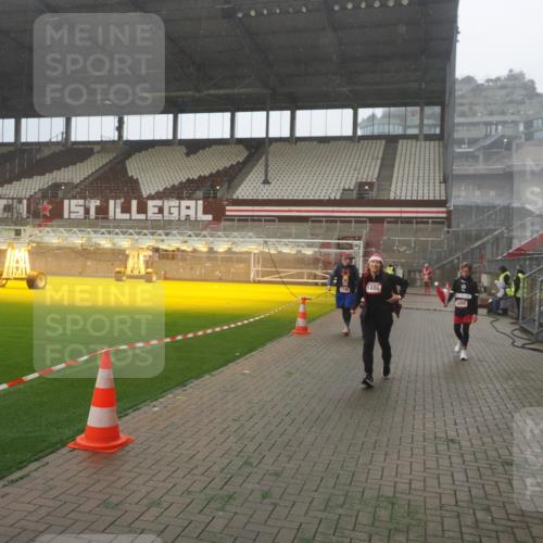 07.12.2025 - St. Pauli X-Mass-Run No. 15 Fabian Wolf http://msf.ph/oto/9386350 07.12.2025 10:15:24 Ziel 431, 436, 438, 1180, 1183, 1885, 2666, 2667, 2668, 3103, 4494, 4536 meine-sportfotos.de