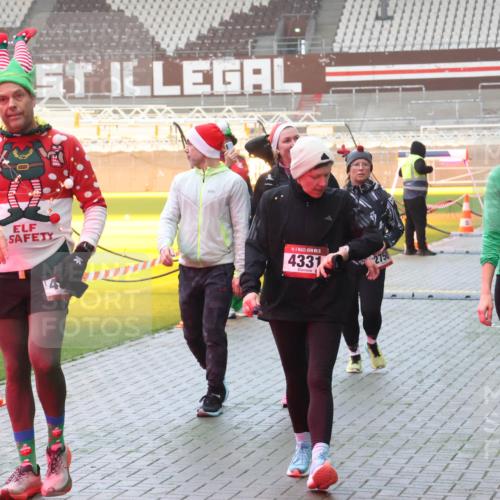 07.12.2025 - St. Pauli X-Mass-Run No. 15 Luisa Fischer http://msf.ph/oto/9386380 07.12.2025 10:20:04 Ziel 4, 4331, 5, 4330, 658, 661, 2750, 3011, 3013, 3695, 3893, 4038, 4074, 4115, 4466 meine-sportfotos.de