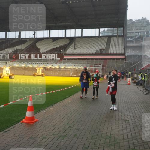 07.12.2025 - St. Pauli X-Mass-Run No. 15 Fabian Wolf http://msf.ph/oto/9386381 07.12.2025 10:15:26 Ziel 431, 436, 438, 1180, 1183, 1885, 3053, 3103, 4494, 4536 meine-sportfotos.de