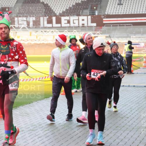 07.12.2025 - St. Pauli X-Mass-Run No. 15 Luisa Fischer http://msf.ph/oto/9386382 07.12.2025 10:20:04 Ziel 454, 5, 43, 15, 4330, 658, 661, 2750, 3011, 3013, 3695, 3893, 4038, 4074, 4115, 4466 meine-sportfotos.de