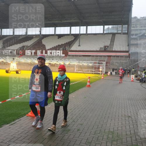 07.12.2025 - St. Pauli X-Mass-Run No. 15 Fabian Wolf http://msf.ph/oto/9386413 07.12.2025 10:15:30 Ziel 431, 436, 1180, 1183, 1885, 2745, 3053, 3103, 4494, 4536 meine-sportfotos.de