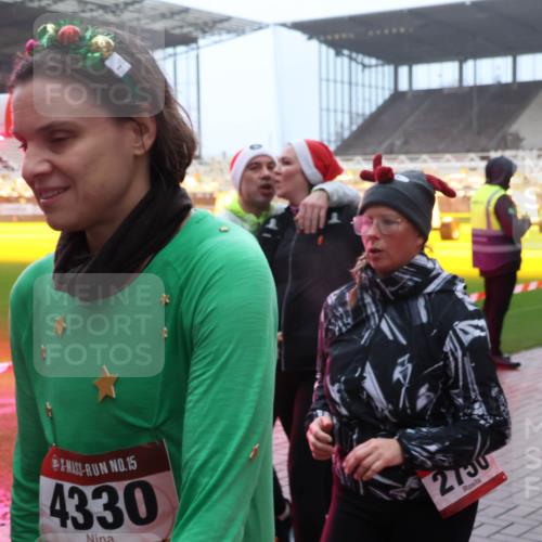 07.12.2025 - St. Pauli X-Mass-Run No. 15 Luisa Fischer http://msf.ph/oto/9386460 07.12.2025 10:20:11 Ziel 15, 4330, 2750, 658, 661, 1364, 1903, 2238, 2750, 2751, 3011, 3013, 3695, 3846, 3871, 3893, 4038, 4074, 4115, 4466 meine-sportfotos.de