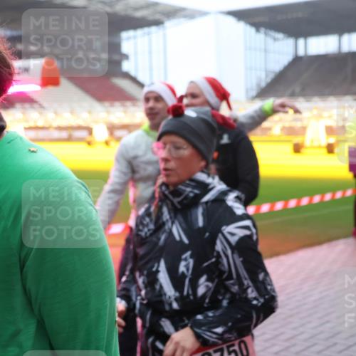 07.12.2025 - St. Pauli X-Mass-Run No. 15 Luisa Fischer http://msf.ph/oto/9386463 07.12.2025 10:20:12 Ziel 658, 661, 1364, 1903, 2238, 2750, 2751, 3011, 3013, 3695, 3846, 3871, 3893, 4038, 4074, 4115, 4466 meine-sportfotos.de