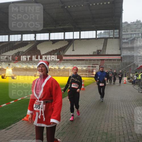 07.12.2025 - St. Pauli X-Mass-Run No. 15 Fabian Wolf http://msf.ph/oto/9386469 07.12.2025 10:15:40 Ziel 2641, 2645, 2652, 2658, 2659, 2745, 3053, 4455 meine-sportfotos.de