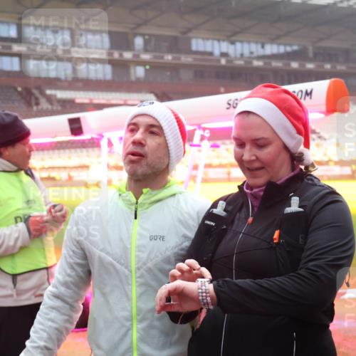 07.12.2025 - St. Pauli X-Mass-Run No. 15 Luisa Fischer http://msf.ph/oto/9386470 07.12.2025 10:20:13 Ziel 658, 661, 1364, 1903, 2238, 2750, 2751, 3011, 3013, 3695, 3846, 3871, 3893, 4038, 4074, 4115 meine-sportfotos.de