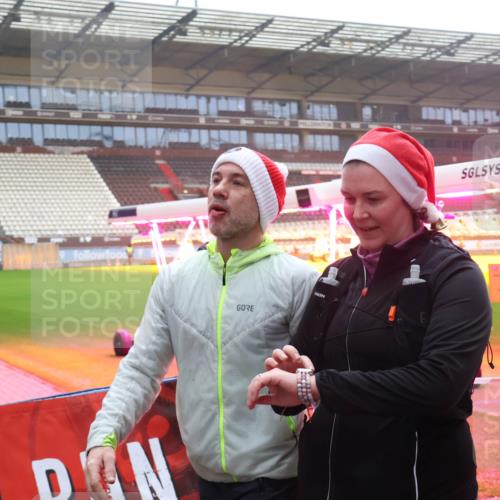 07.12.2025 - St. Pauli X-Mass-Run No. 15 Luisa Fischer http://msf.ph/oto/9386471 07.12.2025 10:20:13 Ziel 19, 658, 661, 1364, 1903, 2238, 2750, 2751, 3011, 3013, 3695, 3846, 3871, 3893, 4038, 4074, 4115 meine-sportfotos.de