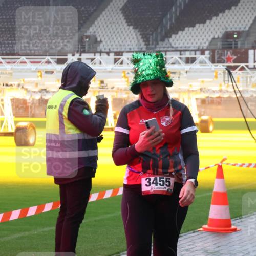 07.12.2025 - St. Pauli X-Mass-Run No. 15 Luisa Fischer http://msf.ph/oto/9386472 07.12.2025 10:20:17 Ziel 20, 3455, 658, 661, 1364, 1553, 1903, 2238, 2750, 2751, 3011, 3013, 3846, 3871, 3893, 4038, 4042, 4071, 4074 meine-sportfotos.de