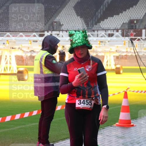 07.12.2025 - St. Pauli X-Mass-Run No. 15 Luisa Fischer http://msf.ph/oto/9386474 07.12.2025 10:20:17 Ziel 19, 3455, 658, 661, 1364, 1553, 1903, 2238, 2750, 2751, 3011, 3013, 3846, 3871, 3893, 4038, 4042, 4071, 4074 meine-sportfotos.de