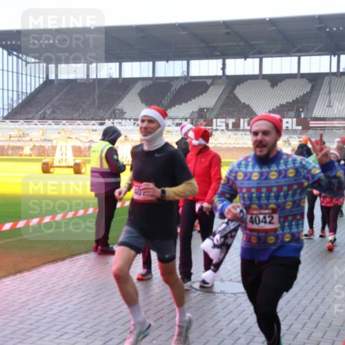 07.12.2025 - St. Pauli X-Mass-Run No. 15 Luisa Fischer http://msf.ph/oto/9386532 07.12.2025 10:20:35 Ziel 4042, 155, 447, 452, 459, 461, 478, 1364, 1553, 1903, 2187, 2238, 2751, 2855, 3473, 3832, 3846, 3871, 3893, 4042, 4071, 4116, 4503, 4523 meine-sportfotos.de